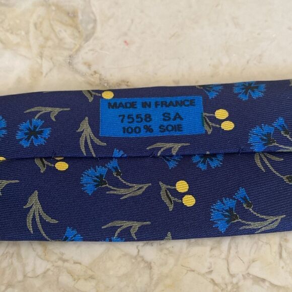 Hermes 100% Silk Tie Floral Blue Dianthus - Picture 12 of 12
